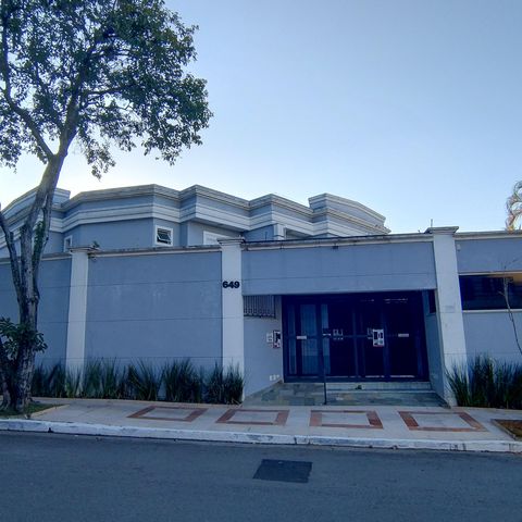 Casa de condomínio à venda com 392m², 4 quartos e 6 vagas Casa de condomínio à venda com 392m², 4 quartos e 6 vagasFachada