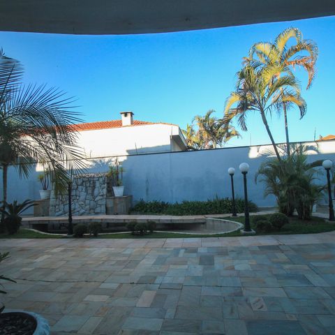 Casa de condomínio à venda com 392m², 4 quartos e 6 vagas Casa de condomínio à venda com 392m², 4 quartos e 6 vagasVista
