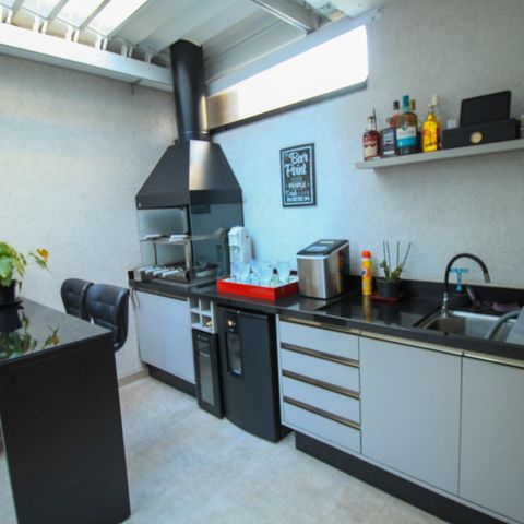 Casa de condomínio à venda com 392m², 4 quartos e 6 vagas Casa de condomínio à venda com 392m², 4 quartos e 6 vagasCozinha