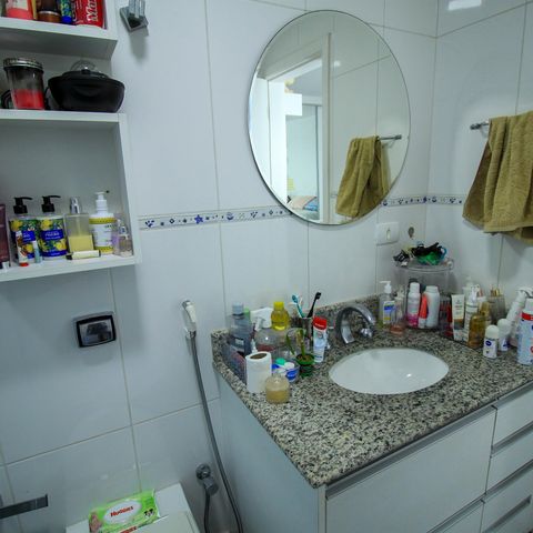 Casa de condomínio à venda com 392m², 4 quartos e 6 vagas Casa de condomínio à venda com 392m², 4 quartos e 6 vagasBanheiro da Suíte 2