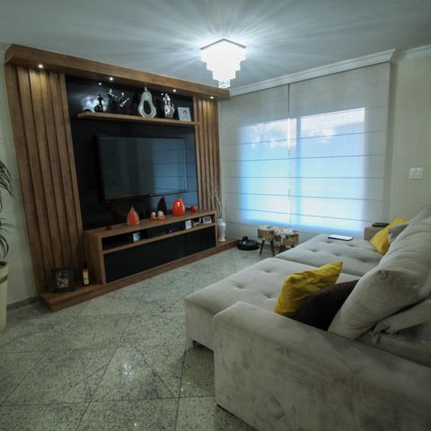 Casa de condomínio à venda com 392m², 4 quartos e 6 vagas Casa de condomínio à venda com 392m², 4 quartos e 6 vagasSala