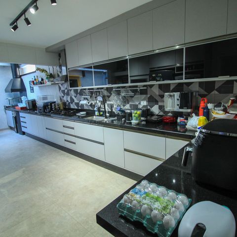 Casa de condomínio à venda com 392m², 4 quartos e 6 vagas Casa de condomínio à venda com 392m², 4 quartos e 6 vagasCozinha