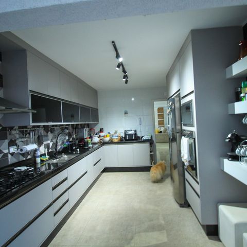 Casa de condomínio à venda com 392m², 4 quartos e 6 vagas Casa de condomínio à venda com 392m², 4 quartos e 6 vagasCozinha