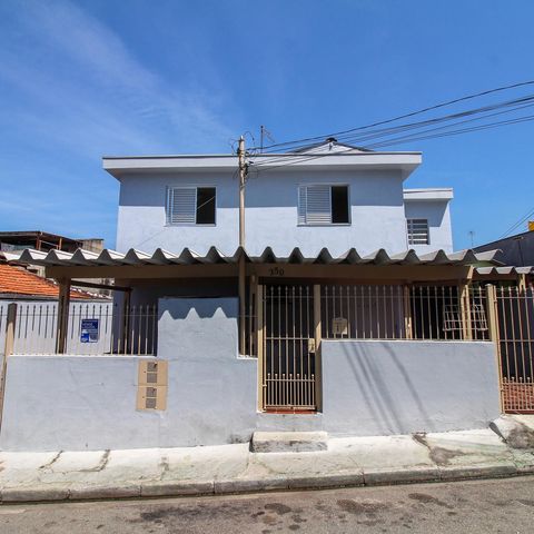 Casa à venda com 450m², 7 quartos e 5 vagas Casa à venda com 450m², 7 quartos e 5 vagasFachada