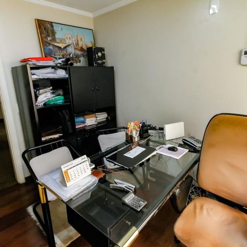 Casa à venda com 463m², 4 quartos e 6 vagas Casa à venda com 463m², 4 quartos e 6 vagasEscritório