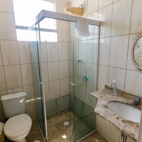Casa à venda com 463m², 4 quartos e 6 vagas Casa à venda com 463m², 4 quartos e 6 vagasBanheiro - Salão de festas