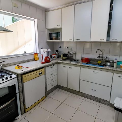 Casa à venda com 463m², 4 quartos e 6 vagas Casa à venda com 463m², 4 quartos e 6 vagasCozinha