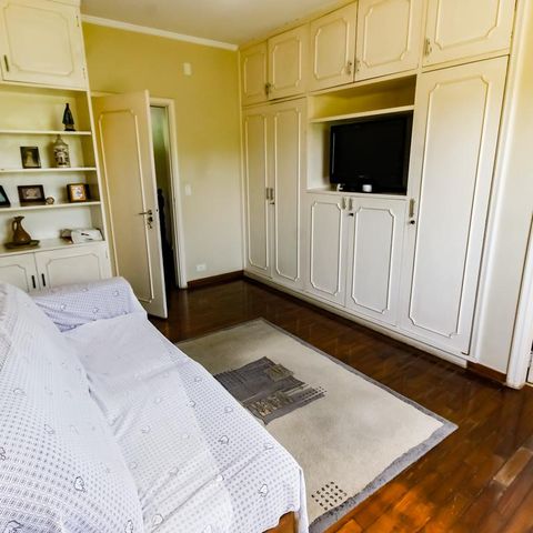 Casa à venda com 463m², 4 quartos e 6 vagas Casa à venda com 463m², 4 quartos e 6 vagasSuíte 1
