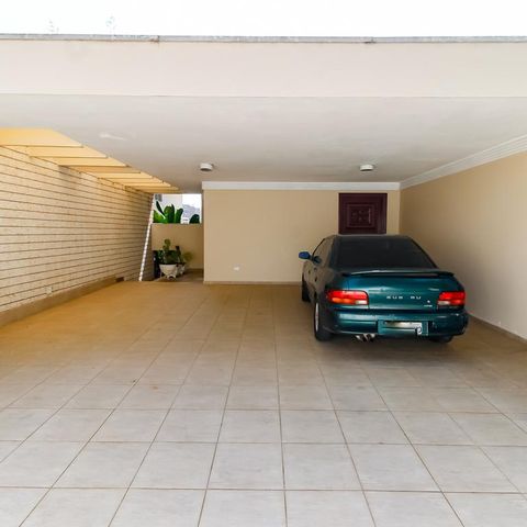 Casa à venda com 463m², 4 quartos e 6 vagas Casa à venda com 463m², 4 quartos e 6 vagasGaragem