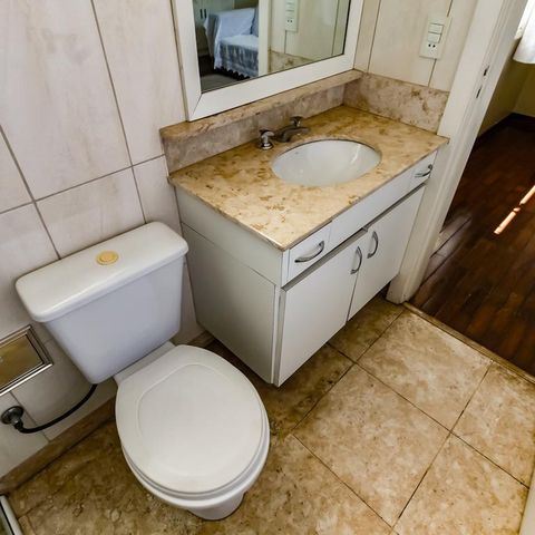 Casa à venda com 463m², 4 quartos e 6 vagas Casa à venda com 463m², 4 quartos e 6 vagasBanheiro da Suíte 1