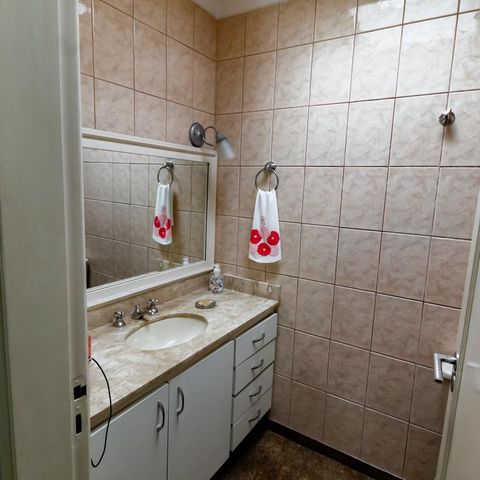 Casa à venda com 463m², 4 quartos e 6 vagas Casa à venda com 463m², 4 quartos e 6 vagasLavabo