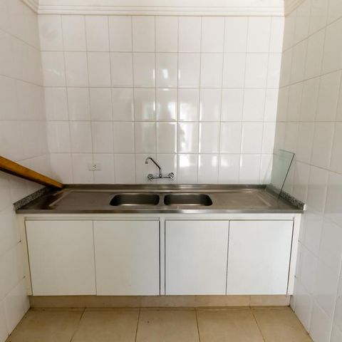 Casa à venda com 463m², 4 quartos e 6 vagas Casa à venda com 463m², 4 quartos e 6 vagascozinha - salão de festas
