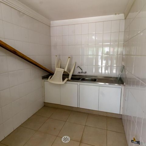 Casa à venda com 463m², 4 quartos e 6 vagas Casa à venda com 463m², 4 quartos e 6 vagascozinha - salão de festas
