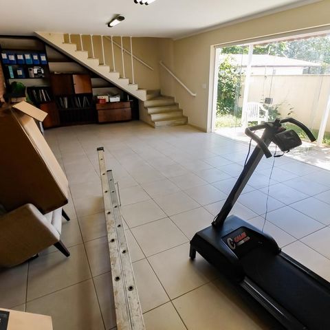 Casa à venda com 463m², 4 quartos e 6 vagas Casa à venda com 463m², 4 quartos e 6 vagasSalão de festas