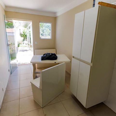 Casa à venda com 463m², 4 quartos e 6 vagas Casa à venda com 463m², 4 quartos e 6 vagascozinha - salão de festas