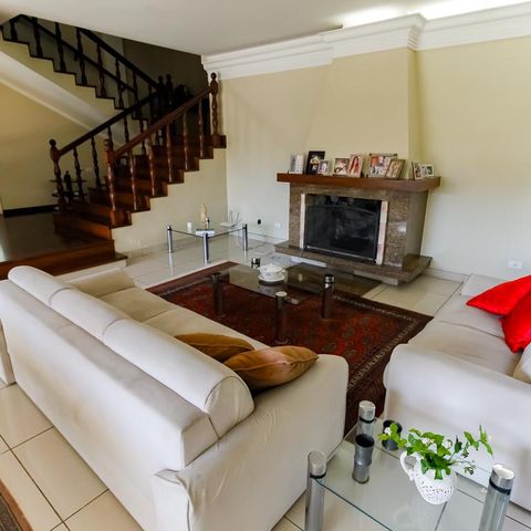 Casa à venda com 463m², 4 quartos e 6 vagas Casa à venda com 463m², 4 quartos e 6 vagasSala 1