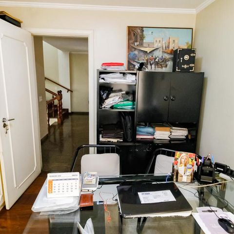 Casa à venda com 463m², 4 quartos e 6 vagas Casa à venda com 463m², 4 quartos e 6 vagasEscritório