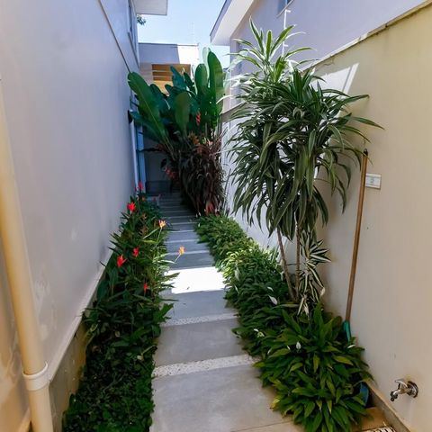 Casa à venda com 463m², 4 quartos e 6 vagas Casa à venda com 463m², 4 quartos e 6 vagasQuintal