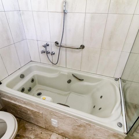 Casa à venda com 463m², 4 quartos e 6 vagas Casa à venda com 463m², 4 quartos e 6 vagasBanheiro da Suíte 4