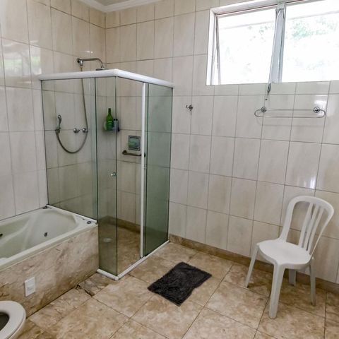Casa à venda com 463m², 4 quartos e 6 vagas Casa à venda com 463m², 4 quartos e 6 vagasBanheiro da Suíte 4