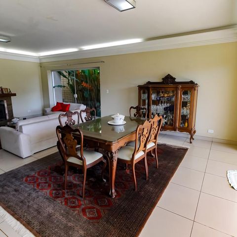Casa à venda com 463m², 4 quartos e 6 vagas Casa à venda com 463m², 4 quartos e 6 vagasSala 1