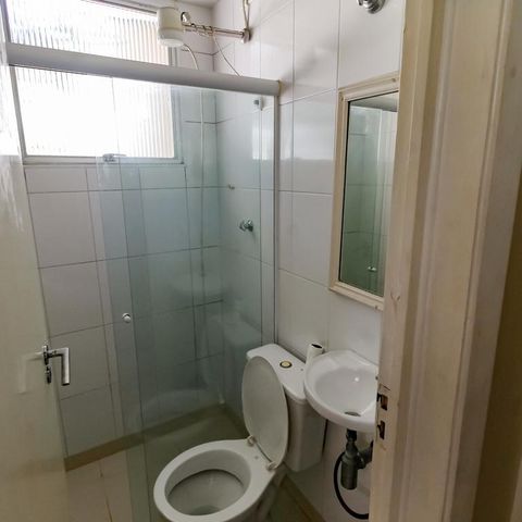 Casa à venda com 463m², 4 quartos e 6 vagas Casa à venda com 463m², 4 quartos e 6 vagasBanheiro de serviço
