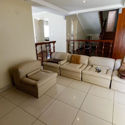 Casa à venda com 463m², 4 quartos e 6 vagas Casa à venda com 463m², 4 quartos e 6 vagasSala 2