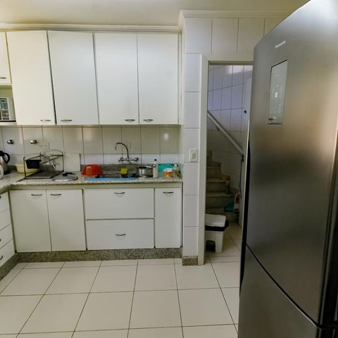 Casa à venda com 463m², 4 quartos e 6 vagas Casa à venda com 463m², 4 quartos e 6 vagasCozinha