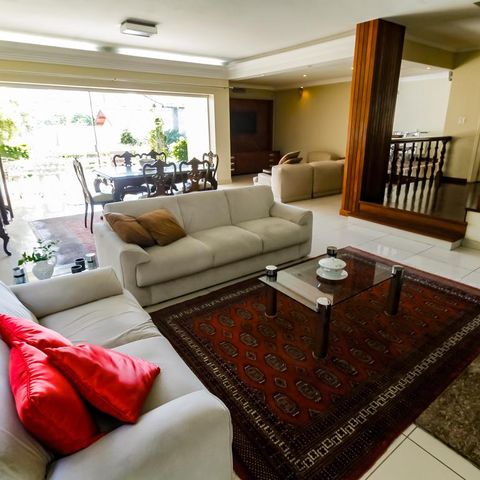 Casa à venda com 463m², 4 quartos e 6 vagas Casa à venda com 463m², 4 quartos e 6 vagasSala 1