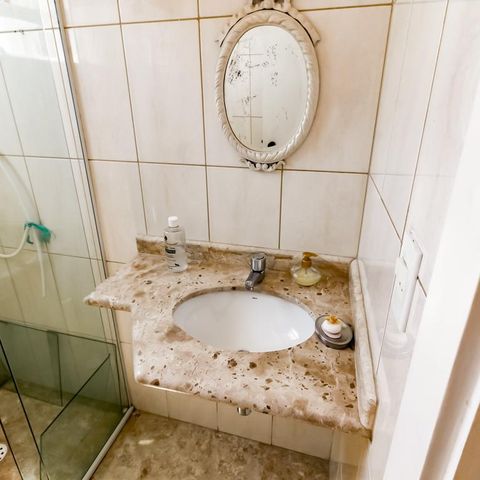 Casa à venda com 463m², 4 quartos e 6 vagas Casa à venda com 463m², 4 quartos e 6 vagasBanheiro - Salão de festas