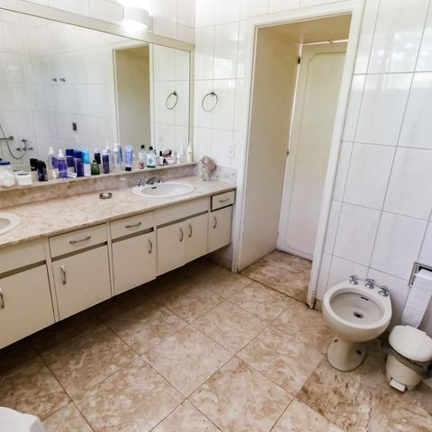 Casa à venda com 463m², 4 quartos e 6 vagas Casa à venda com 463m², 4 quartos e 6 vagasBanheiro da Suíte 4
