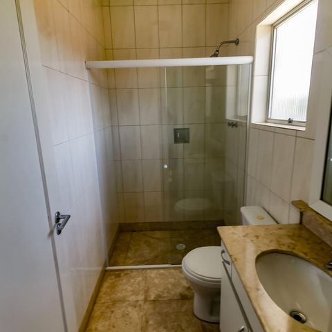 Casa à venda com 463m², 4 quartos e 6 vagas Casa à venda com 463m², 4 quartos e 6 vagasBanheiro da Suíte 1