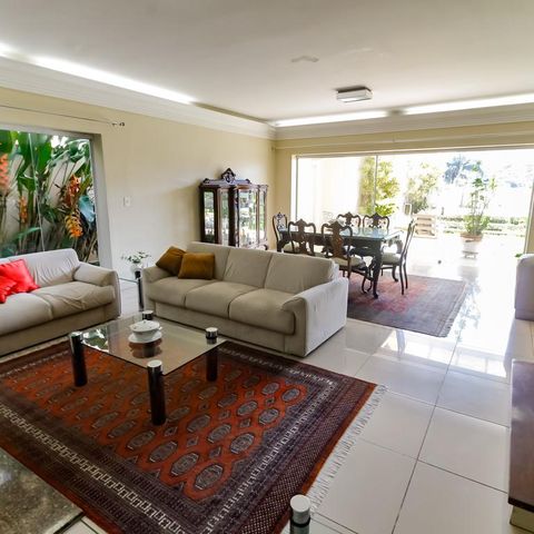 Casa à venda com 463m², 4 quartos e 6 vagas Casa à venda com 463m², 4 quartos e 6 vagasSala 1