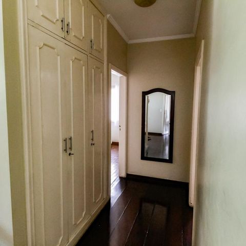 Casa à venda com 463m², 4 quartos e 6 vagas Casa à venda com 463m², 4 quartos e 6 vagasCorredor