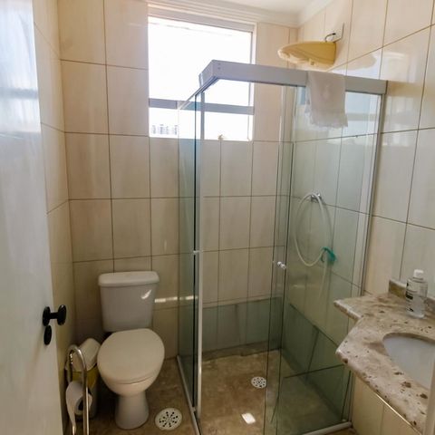 Casa à venda com 463m², 4 quartos e 6 vagas Casa à venda com 463m², 4 quartos e 6 vagasBanheiro - Salão de festas