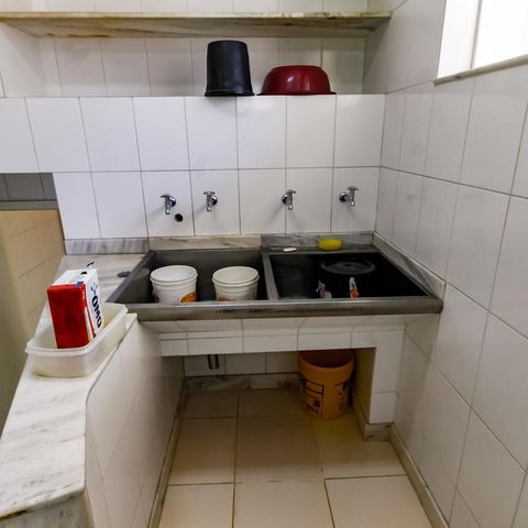 Casa à venda com 463m², 4 quartos e 6 vagas Casa à venda com 463m², 4 quartos e 6 vagasÁrea de Serviço