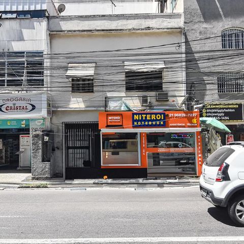Casa à venda com 120m², 4 quartos e 1 vaga Casa à venda com 120m², 4 quartos e 1 vagaFachada
