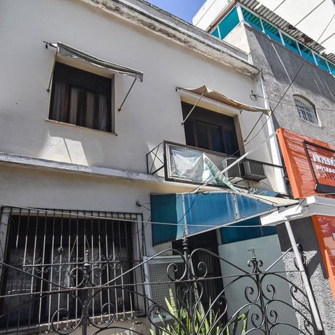 Casa à venda com 120m², 4 quartos e 1 vaga Casa à venda com 120m², 4 quartos e 1 vagaFachada