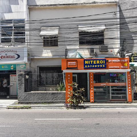 Casa à venda com 120m², 4 quartos e 1 vaga Casa à venda com 120m², 4 quartos e 1 vagaFachada