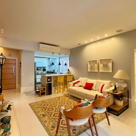 Apartamento à venda com 136m², 3 quartos e sem vaga Apartamento à venda com 136m², 3 quartos e sem vagaSala