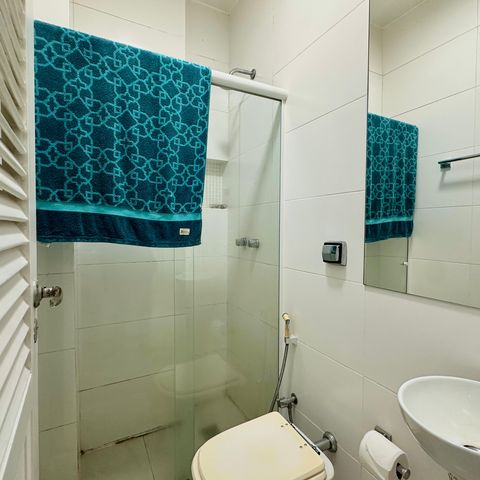 Apartamento à venda com 136m², 3 quartos e sem vaga Apartamento à venda com 136m², 3 quartos e sem vagaBanheiro de serviço