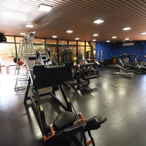 Casa de condomínio à venda com 398m², 4 quartos e 6 vagasÁrea comum - Academia