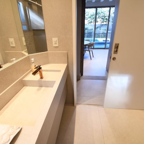Casa de condomínio à venda com 398m², 4 quartos e 6 vagasBanheiro da Varanda Gourmet