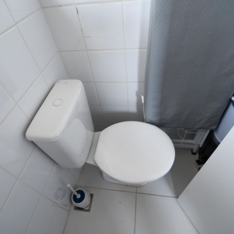 Casa de condomínio à venda com 398m², 4 quartos e 6 vagasBanheiro de serviço