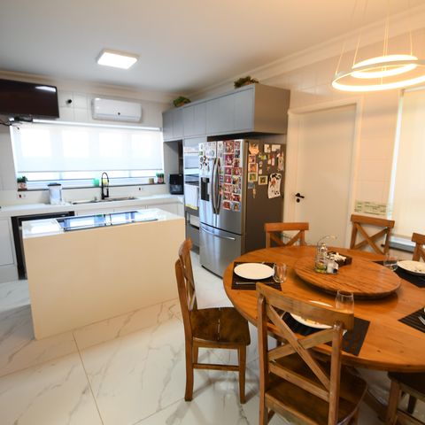Casa de condomínio à venda com 398m², 4 quartos e 6 vagasCozinha