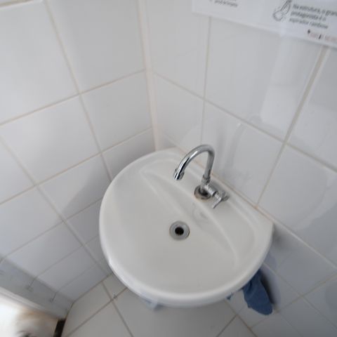 Casa de condomínio à venda com 398m², 4 quartos e 6 vagasBanheiro de serviço