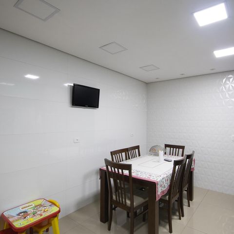 Casa à venda com 140m², 3 quartos e 2 vagas Casa à venda com 140m², 3 quartos e 2 vagasCozinha
