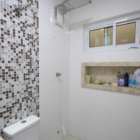 Casa à venda com 140m², 3 quartos e 2 vagas Casa à venda com 140m², 3 quartos e 2 vagasBanheiro