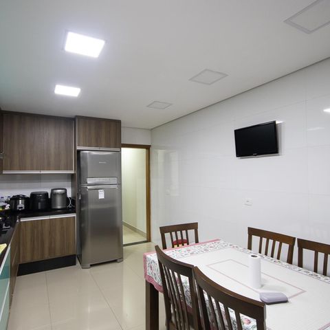 Casa à venda com 140m², 3 quartos e 2 vagas Casa à venda com 140m², 3 quartos e 2 vagasCozinha