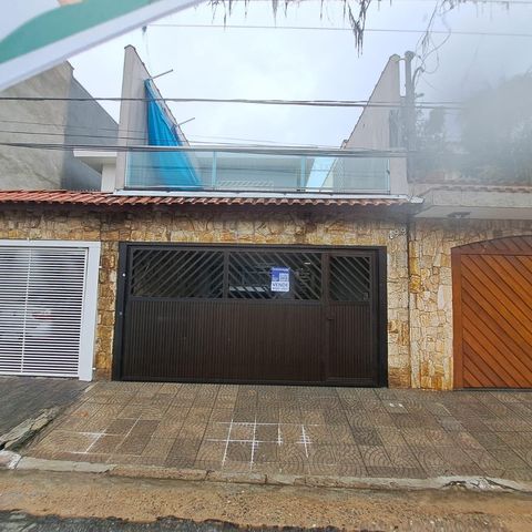 Casa à venda com 140m², 3 quartos e 2 vagas Casa à venda com 140m², 3 quartos e 2 vagasFachada